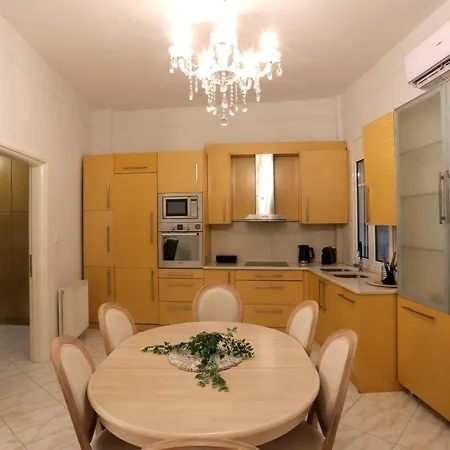 White Tower Family With Jacuzzi - Perfect Hospitality Apartment Thessaloniki