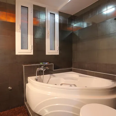Apartment White Tower Family With Jacuzzi - Perfect Hospitality