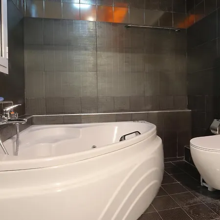 White Tower Family With Jacuzzi - Perfect Hospitality Apartment *